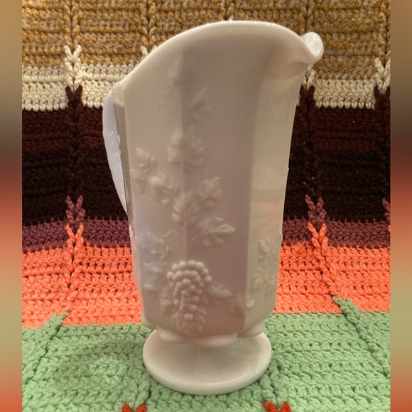 Vintage Westmorland Milk Glass Embossed Grape Pattern Pitcher - Picture 2 of 15